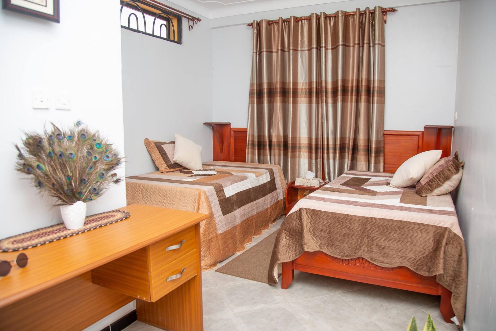 Twin bedroom with desk and workspace at Crystal HomeStay